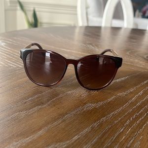 Women’s Fossil Sunglasses. Like new, barely ever worn. Dark brown & gold